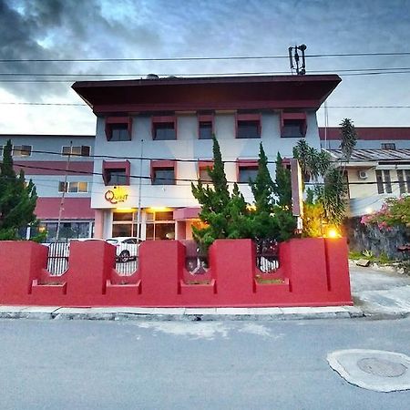 Quint Hotel Manado Exterior foto